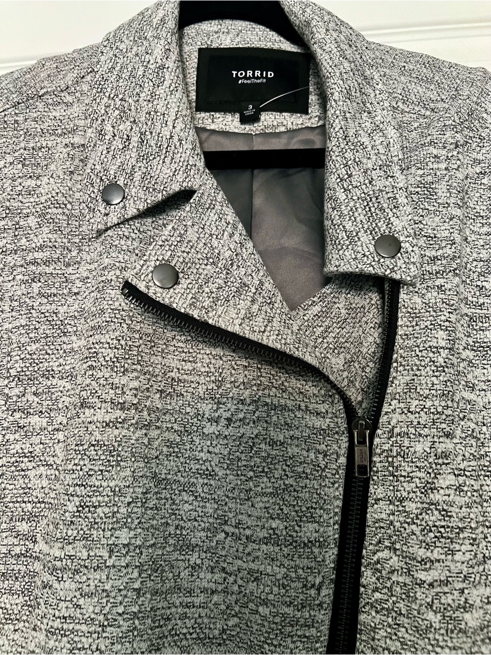 NWOT Torrid Light Gray Knit Bomber Moto Jacket - Picture 3 of 6